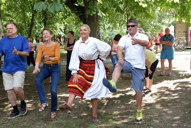 A Szabolcs Néptáncegyüttes is fellépett a Sárkányhajó Fesztivál programjában