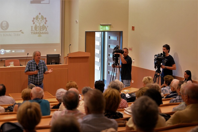 Értékes Esték-Kéry Péter filmrendező vetítéssel egybekötött előadása