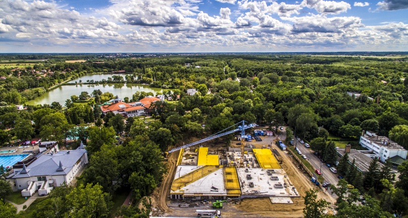 Alapkőletétel az épülő sóstói szállodánál (Légifelvételek)