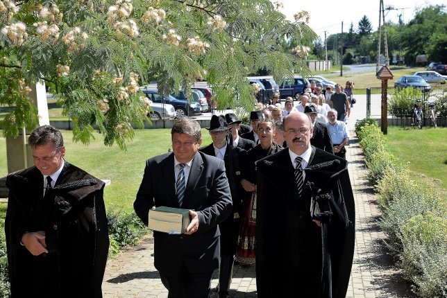 Sóstóra érkezett a Vizsolyi Biblia