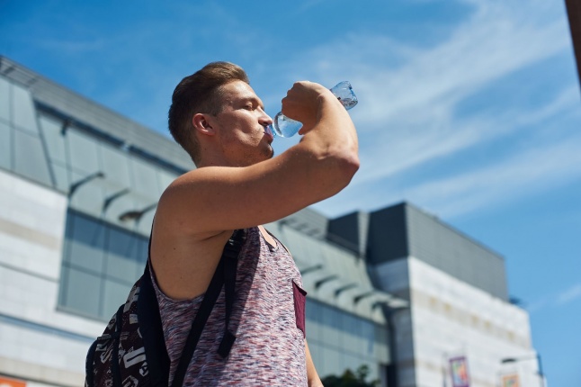 Hőségriadó-vízosztás - fotó Szarka Lajos