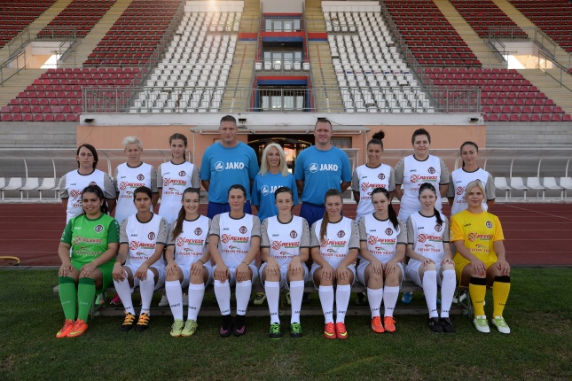 A női focicsapat edzése