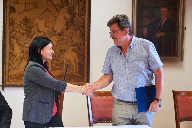 Megállapodás a múzeum és a könyvtár között - fotó Szarka Lajos