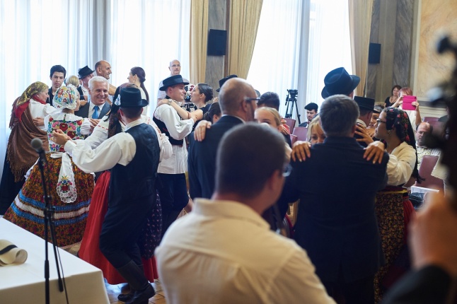 Néptáncosok a Városházán - fotó Szarka Lajos