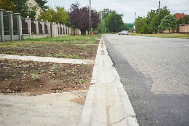 Helyszíni bejárás az Alma utcán - fotó Szarka Lajos