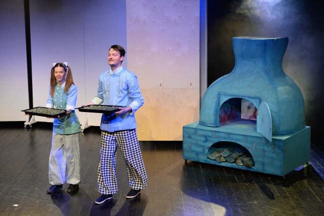 A kék pék-bemutató a MŰvész stúdióban