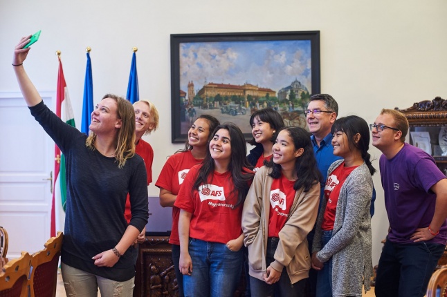 Cserediákok a Városházán - fotó Szarka Lajos