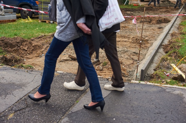 Járdafelújítás az Ungvár sétányon - fotó Szarka Lajos