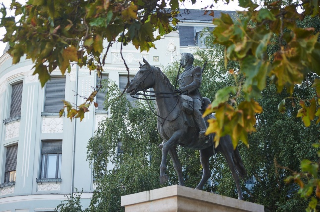 Koszorúzás a Huszár szobornál - fotó Szarka Lajos