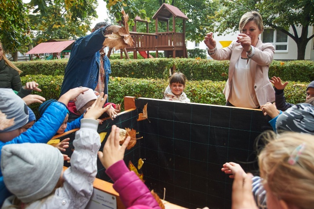 Komposztálási akció a Tündérkertben - fotó Szarka Lajos