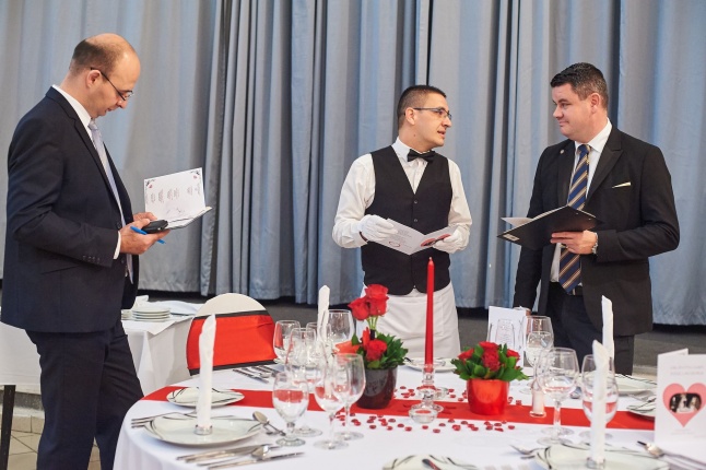 Pincér mestervizsga a Koronában - fotó Szarka Lajos