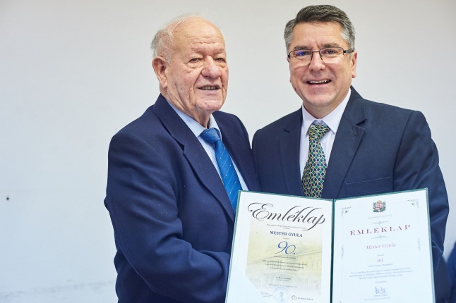 Szépkorú köszöntése Mester Gyula - fotó Szarka Lajos