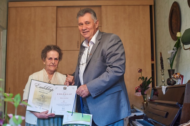 Szépkorú köszöntése Balya Lászlóné - fotó Szarka Lajos