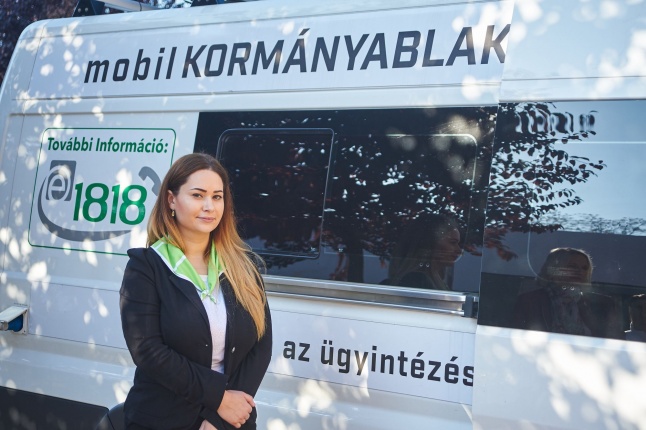 E-mobil Kormányablak a kórházban - fotó Szarka Lajos