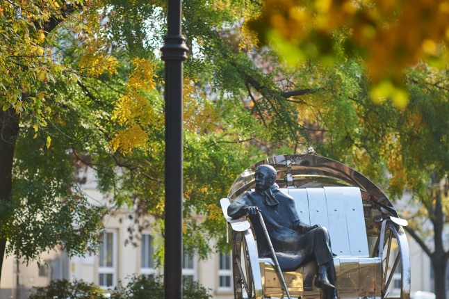 Emlékezés Krúdy Gyula szobránál - fotó Szarka Lajos