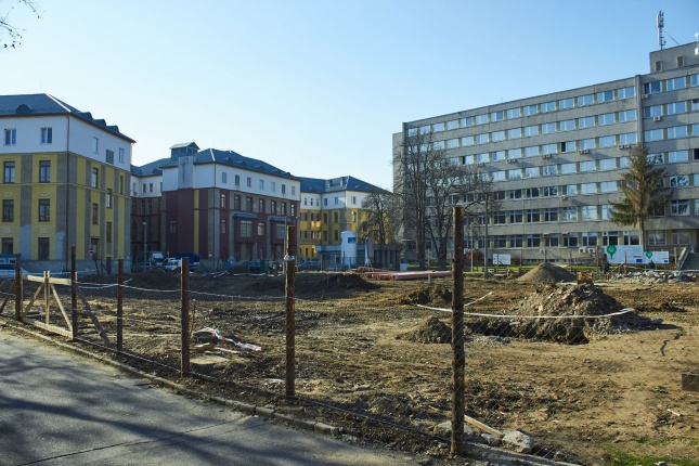 Parkolóház munkálatai a kórházban - fotó Szarka Lajos