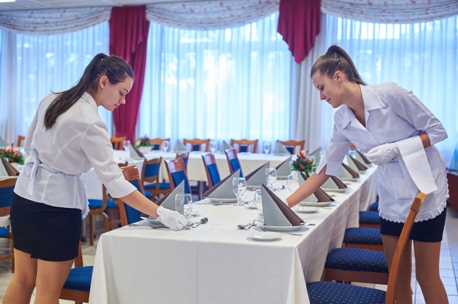 Pincér szakképzés a Sipkayban - fotó Szarka Lajos