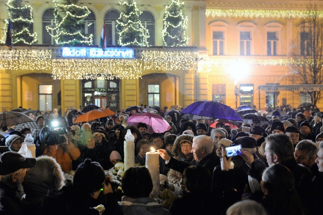 Kigyultak az adventi fények Nyíregyházán - fotó Trifonov Éva