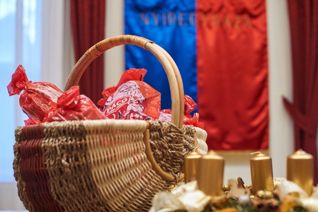 Mikuláscsomag rászoruló gyerekeknek - fotó Szarka Lajos