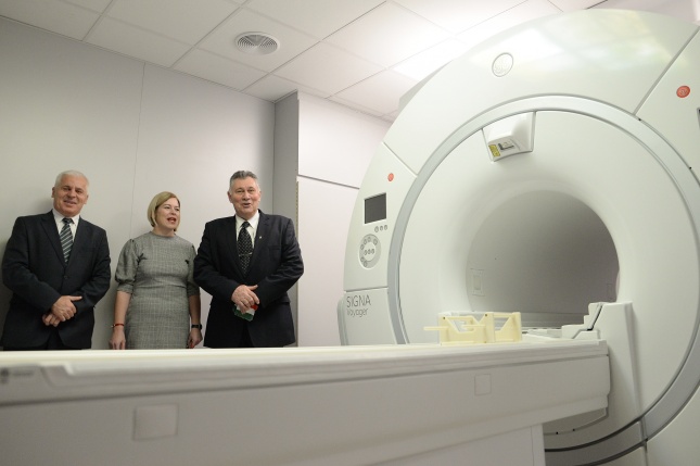 MR-berendezés átadás - fotó Trifonov Éva
