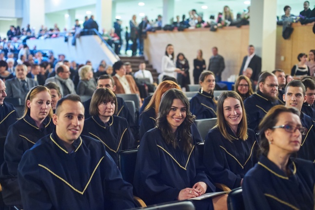 Diplomák az egyetemen 1 - fotó Szarka Lajos