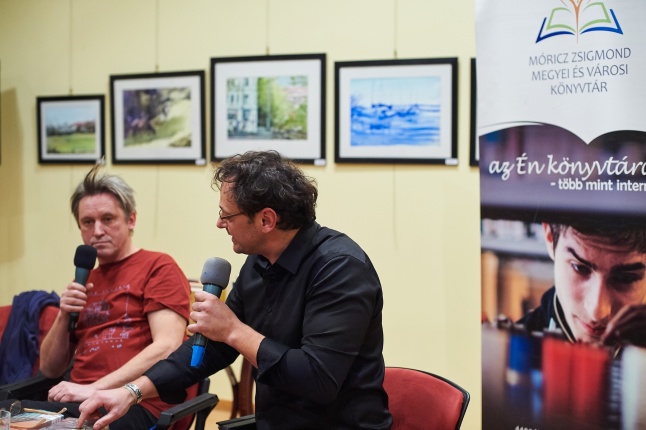 Költők egymás közt - fotó Szarka Lajos