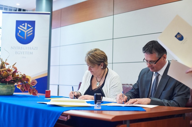 Együttműködési megállapodás az egyetemen - fotó Szarka Lajos