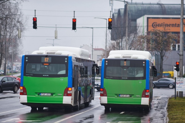 Új buszok szolgálatban - fotó Szarka Lajos