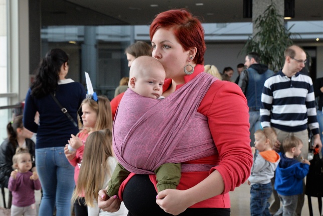 Emeljünk fel minél több gyereket! - rekordkísérlet - fotó Trifonov Éva