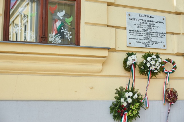 Megemlékező koszorúzások - fotó Szarka Lajos