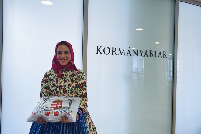 Kormányablak átadás a vasútállomáson - fotó Szarka Lajos