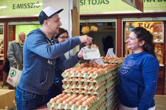 Húsvét előtt a piacon - fotó Szarka Lajos