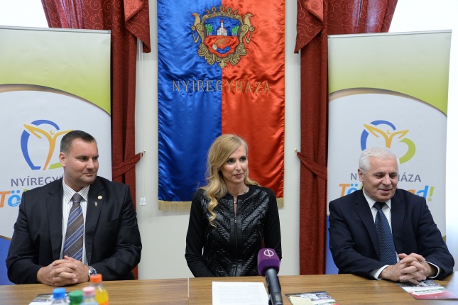 Hiszek benned program - bejelentés a Városházán - fotó Trifonov Éva