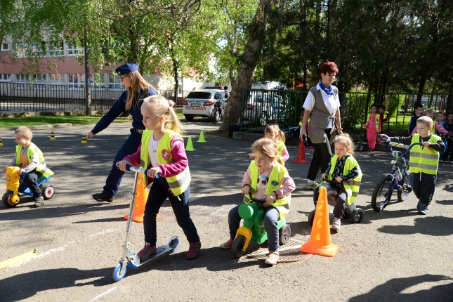 Pindur-Pandúr nap a Virág utcai óvodában - fotó Trifonov Éva