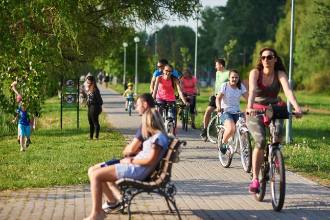 Sóstói körkép tavaszi estén - fotó Szarka Lajos