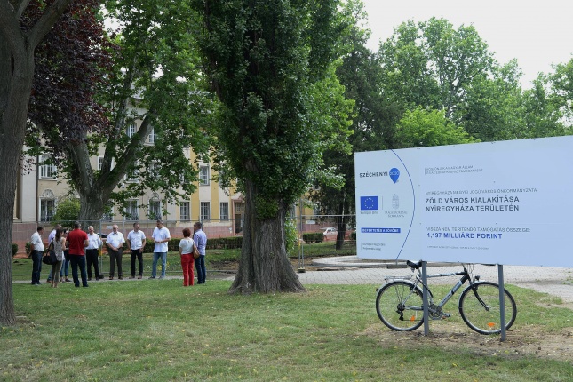A Benczúr tér bejárása - fotó Trifonov Éva