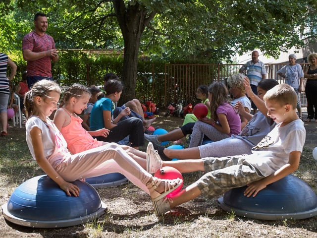 Sportolás a Családok Átmeneti Otthonában - fotó Szarka Lajos