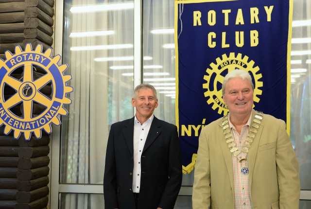 Új elnök a Rotary élén - fotó Trifonov Éva