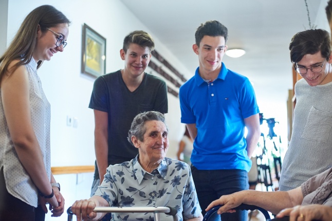 Diákmunka az István Szeretetotthonban - fotó Szarka Lajos