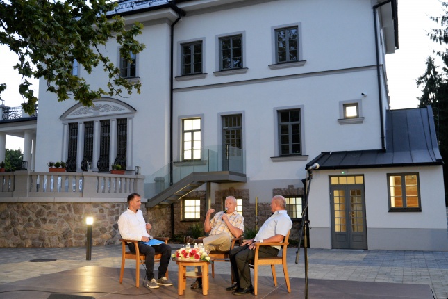 Bencs Villa megnyitó - fotó Trifonov Éva