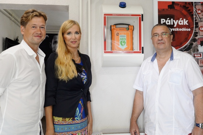 Defibrillátor került  a Marso Tenisz Centrumba - fotó Trifonov Éva