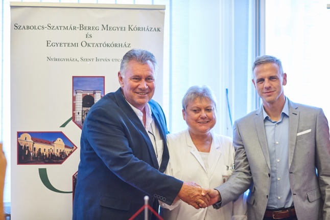 Marso adomány a kórháznak - fotó Szarka Lajos