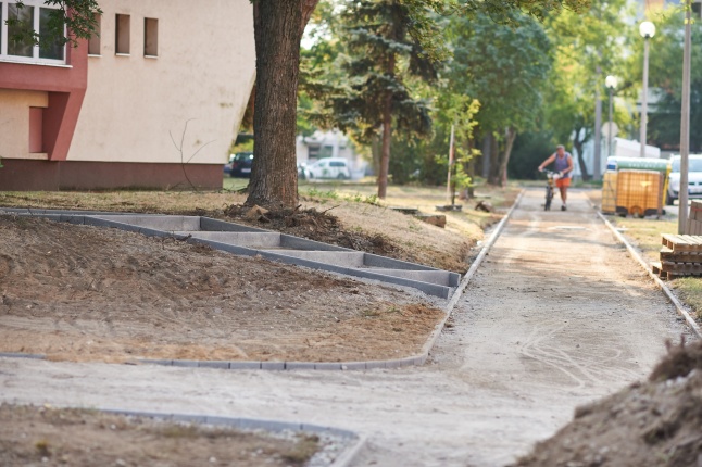 Járda és kerékpárút fejlesztés - fotó Szarka Lajos