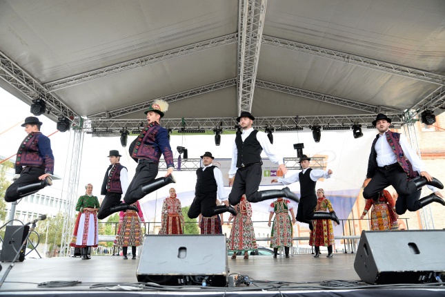 A Szabolcs Néptáncegyüttes fellépése a Tirpák Fesztiválon