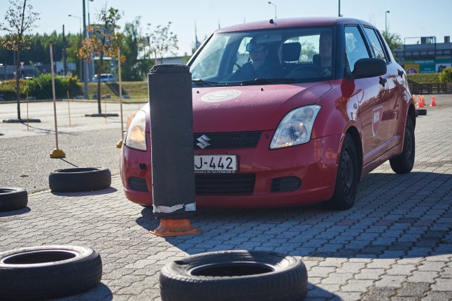 Biztonságosan közlekedni