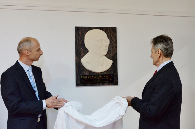 Dr. Mohácsi László emléktáblájának avatása - fotó Trifonov Éva