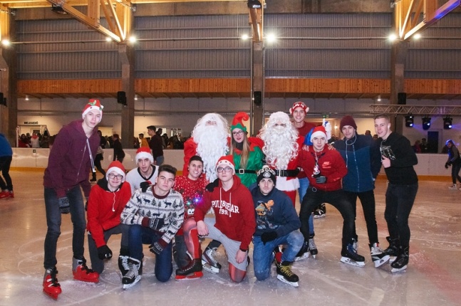 Mikulás a jégpályán