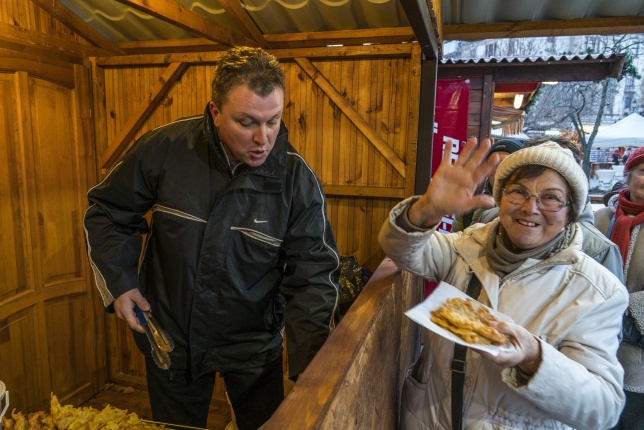 Lapcsánka osztás - fotó Kohut Árpád