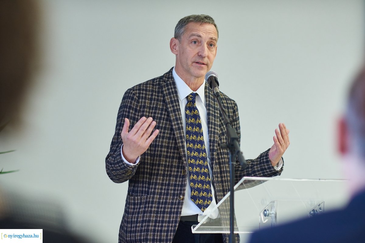 100 éves a Központi Laboratórium