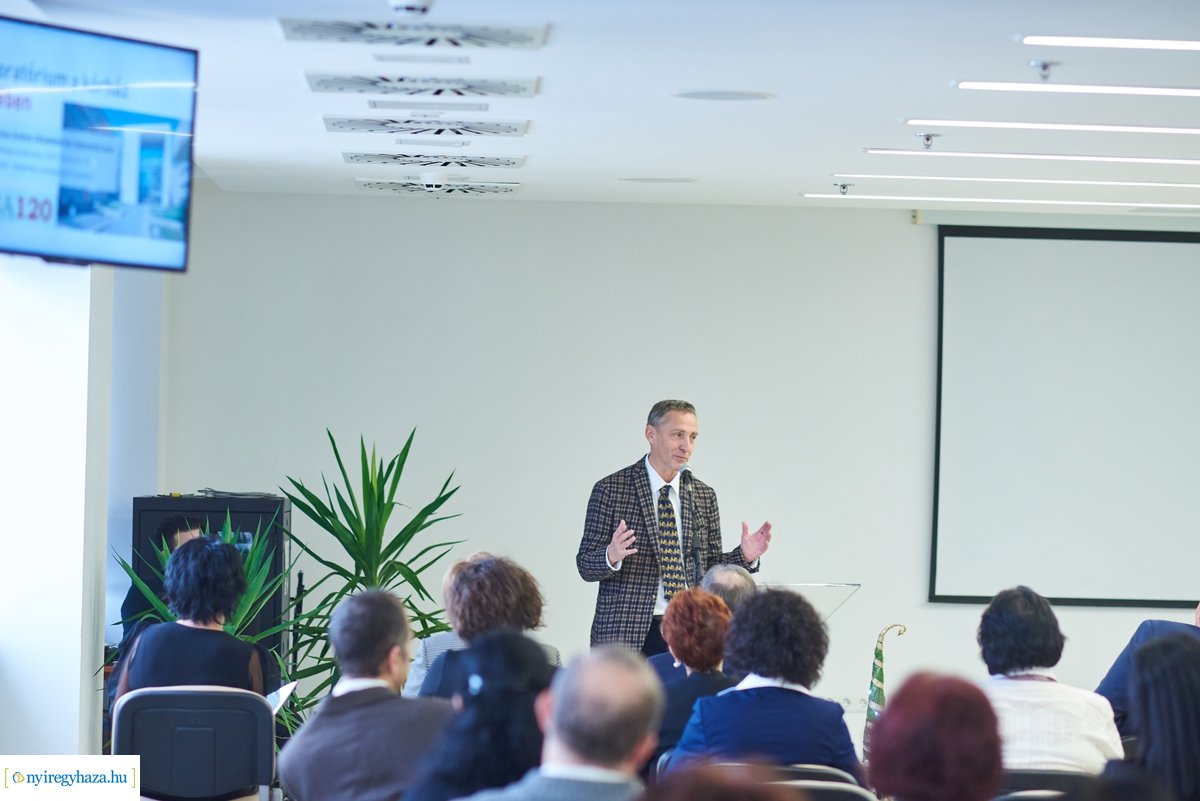 100 éves a Központi Laboratórium